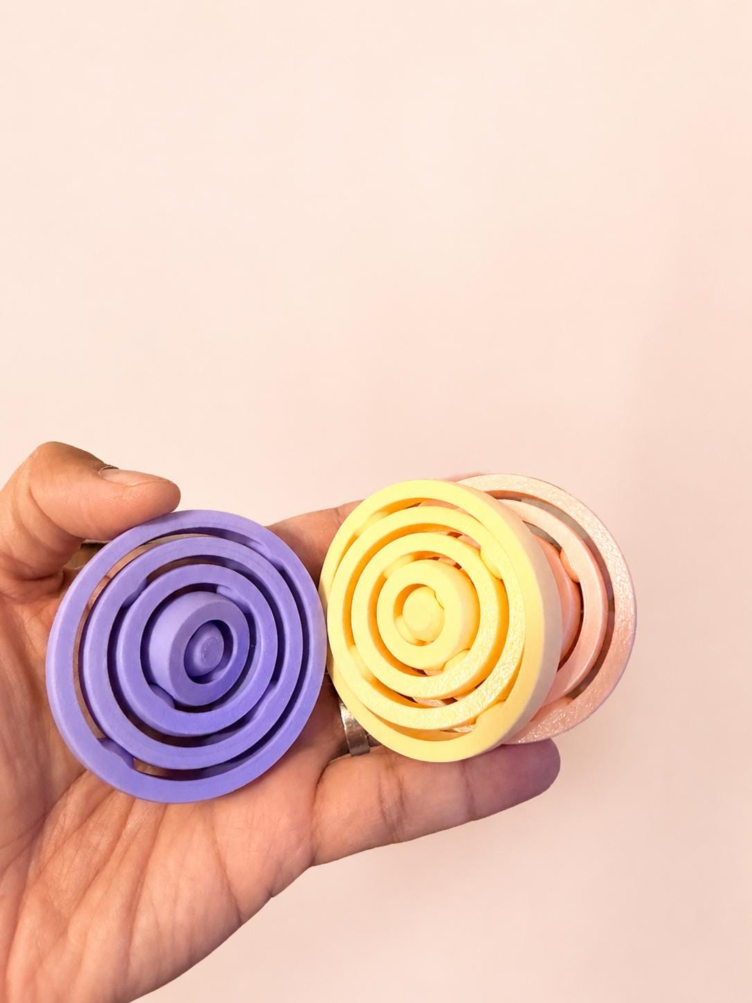 5-Ring Air Spinner Fidget, Quiet Sensory Desk Toy, Pocket Spinner - Etsy photo 4